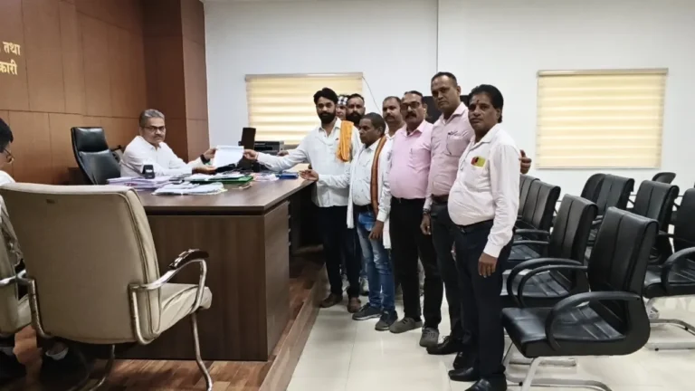 गोवंश हत्या बंदी व बकरी ईद दरम्यान होणारी गोवंश कुर्बानी रोखण्यासाठी मुख्यमंत्री यांना निवेदन